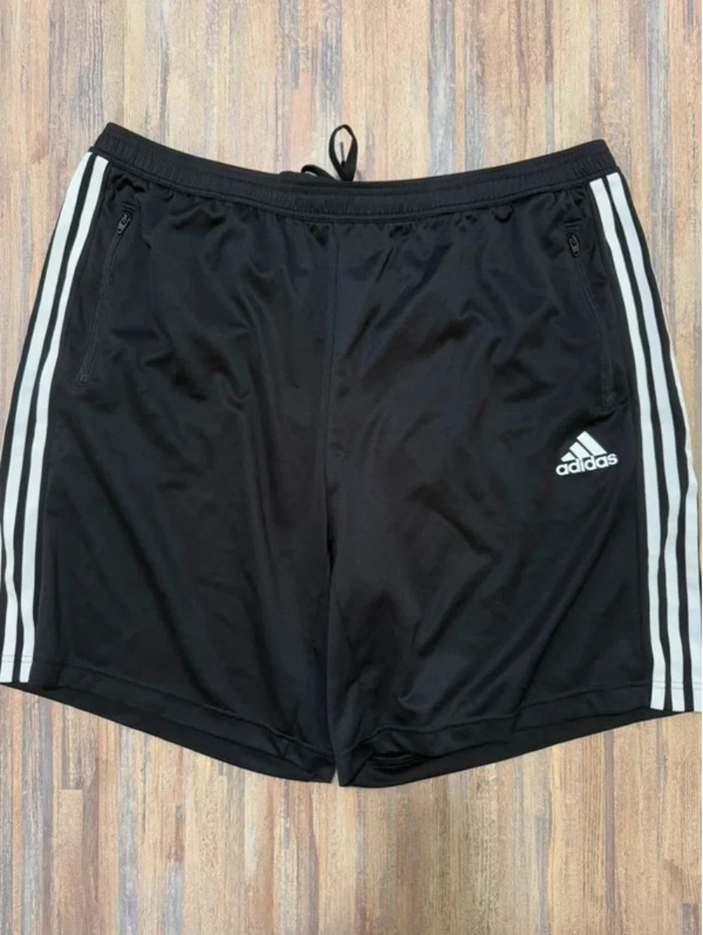 Adidas XXL men’s shorts tiny snag on back